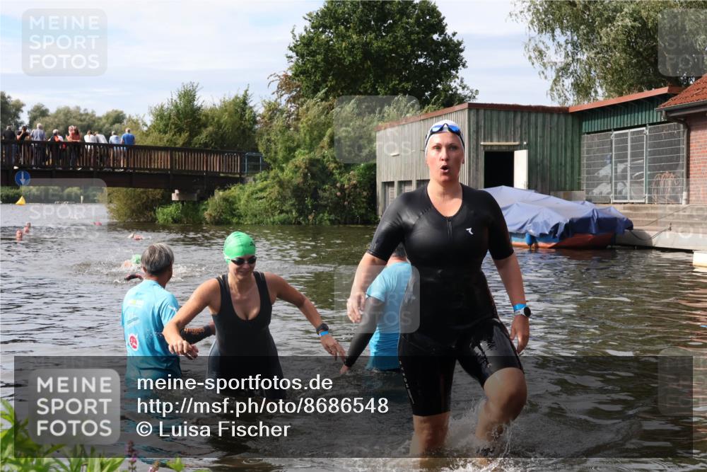31.08.2025 - Elbe Triathlon Hamburg Luisa Fischer http://msf.ph/oto/8686548 31.08.2025 10:46:35 Schwimmen 1385, 1417 meine-sportfotos.de