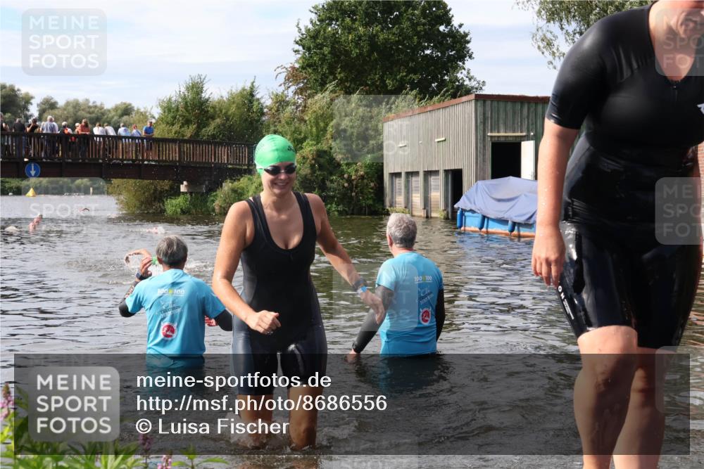 31.08.2025 - Elbe Triathlon Hamburg Luisa Fischer http://msf.ph/oto/8686556 31.08.2025 10:46:37 Schwimmen 1385, 1417, 1607 meine-sportfotos.de