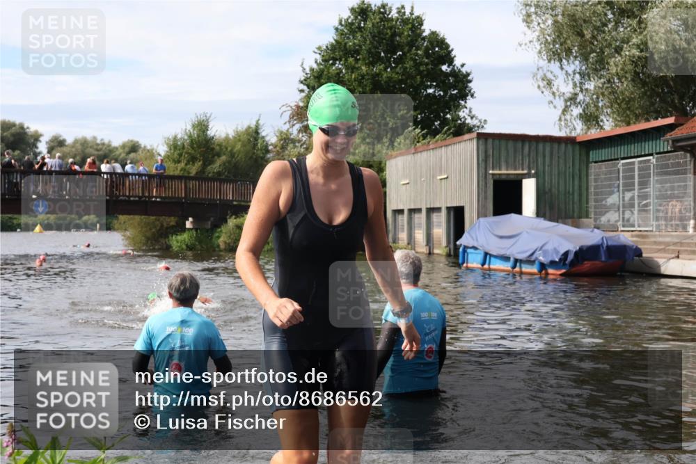 31.08.2025 - Elbe Triathlon Hamburg Luisa Fischer http://msf.ph/oto/8686562 31.08.2025 10:46:38 Schwimmen 1385, 1417, 1607 meine-sportfotos.de