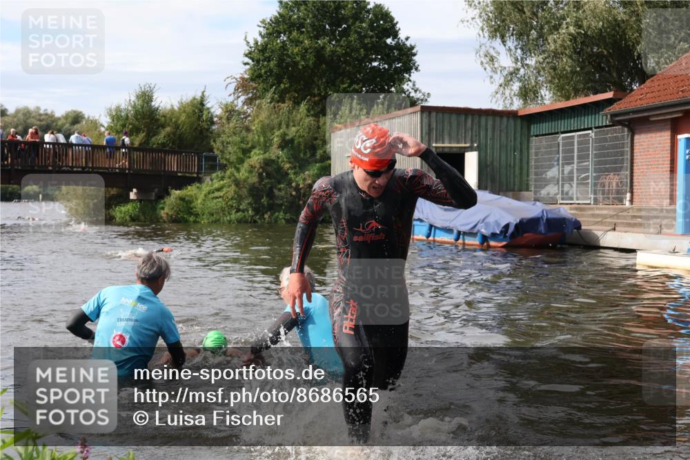 31.08.2025 - Elbe Triathlon Hamburg Luisa Fischer http://msf.ph/oto/8686565 31.08.2025 10:46:45 Schwimmen 1603, 1607 meine-sportfotos.de