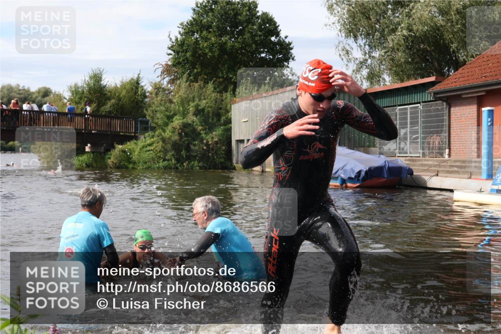 31.08.2025 - Elbe Triathlon Hamburg Luisa Fischer http://msf.ph/oto/8686566 31.08.2025 10:46:45 Schwimmen 1603, 1607 meine-sportfotos.de
