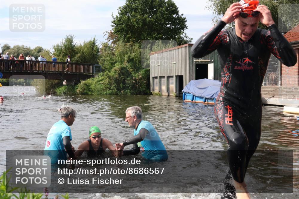 31.08.2025 - Elbe Triathlon Hamburg Luisa Fischer http://msf.ph/oto/8686567 31.08.2025 10:46:45 Schwimmen 1603, 1607 meine-sportfotos.de