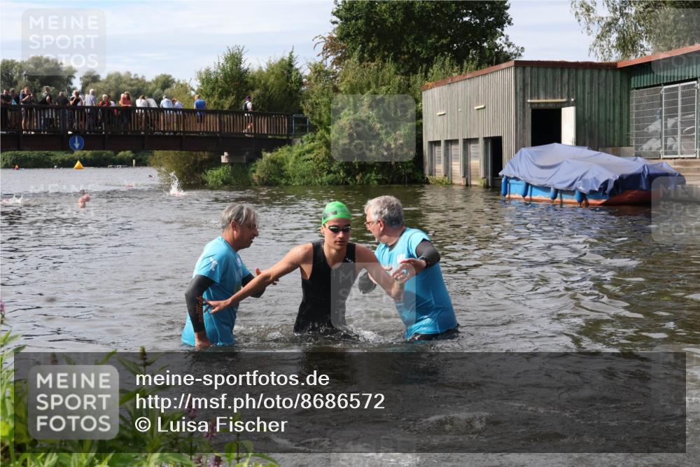 31.08.2025 - Elbe Triathlon Hamburg Luisa Fischer http://msf.ph/oto/8686572 31.08.2025 10:46:46 Schwimmen 1603, 1607 meine-sportfotos.de