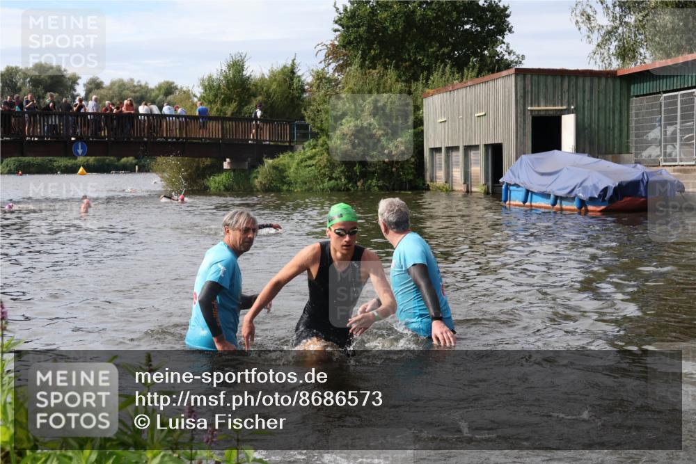31.08.2025 - Elbe Triathlon Hamburg Luisa Fischer http://msf.ph/oto/8686573 31.08.2025 10:46:46 Schwimmen 1603, 1607 meine-sportfotos.de