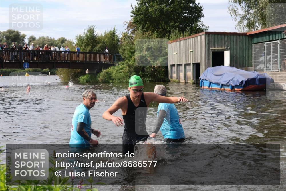 31.08.2025 - Elbe Triathlon Hamburg Luisa Fischer http://msf.ph/oto/8686577 31.08.2025 10:46:47 Schwimmen 1603, 1607 meine-sportfotos.de