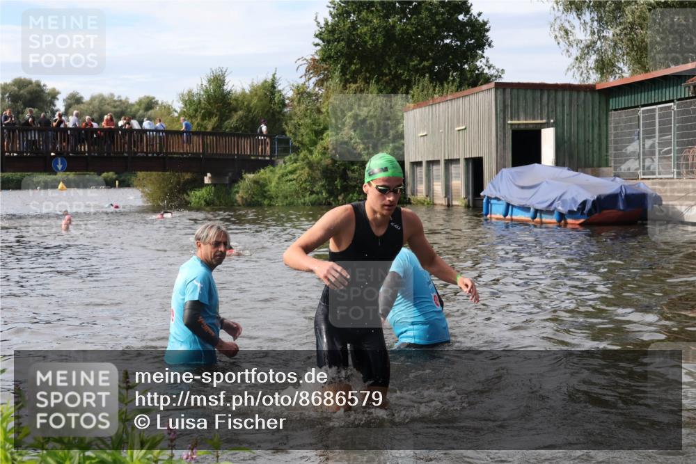 31.08.2025 - Elbe Triathlon Hamburg Luisa Fischer http://msf.ph/oto/8686579 31.08.2025 10:46:47 Schwimmen 1603, 1607 meine-sportfotos.de
