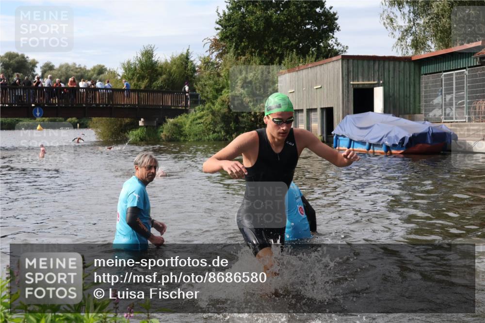 31.08.2025 - Elbe Triathlon Hamburg Luisa Fischer http://msf.ph/oto/8686580 31.08.2025 10:46:48 Schwimmen 1603, 1607 meine-sportfotos.de