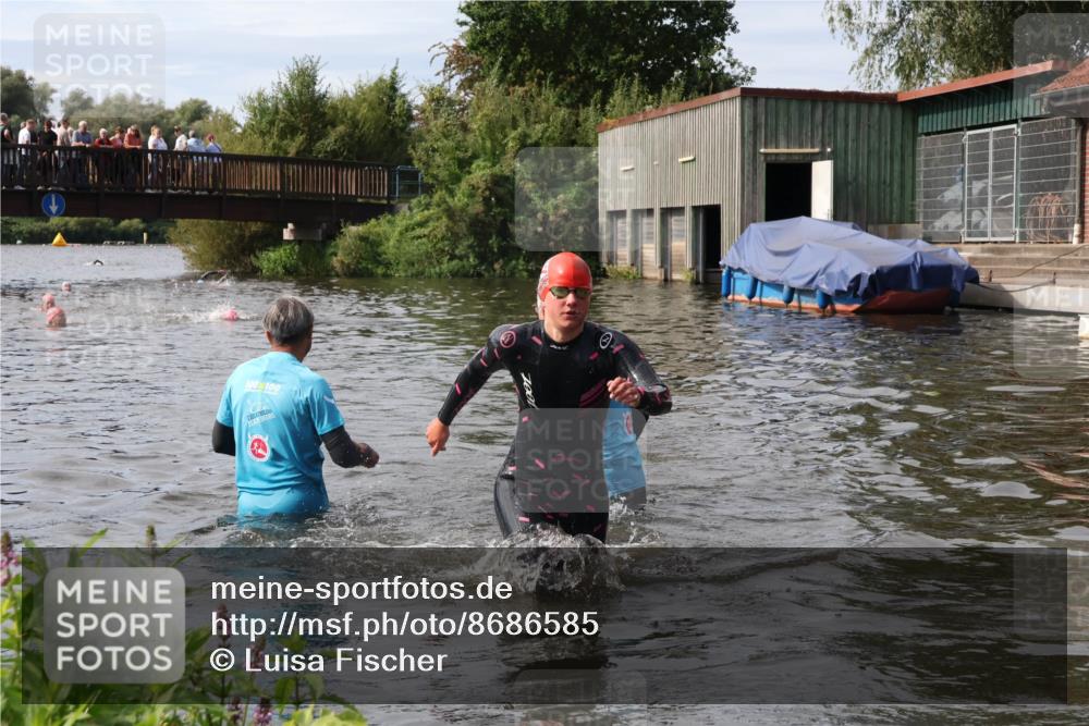 31.08.2025 - Elbe Triathlon Hamburg Luisa Fischer http://msf.ph/oto/8686585 31.08.2025 10:46:59 Schwimmen 1614 meine-sportfotos.de