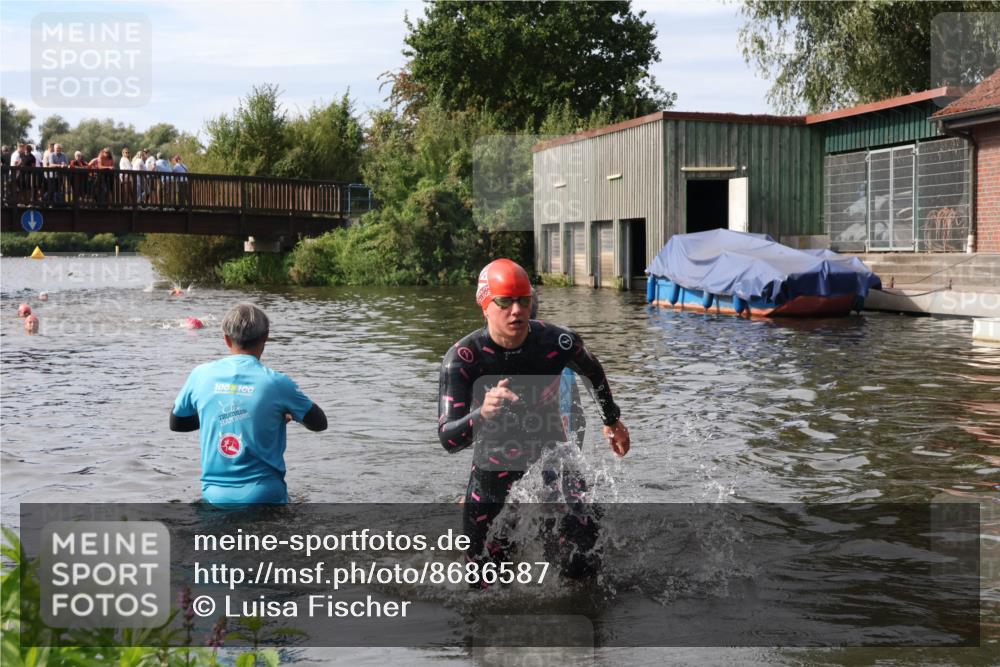 31.08.2025 - Elbe Triathlon Hamburg Luisa Fischer http://msf.ph/oto/8686587 31.08.2025 10:46:59 Schwimmen 1614 meine-sportfotos.de