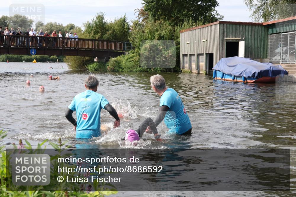 31.08.2025 - Elbe Triathlon Hamburg Luisa Fischer http://msf.ph/oto/8686592 31.08.2025 10:47:13 Schwimmen 1599, 1600 meine-sportfotos.de