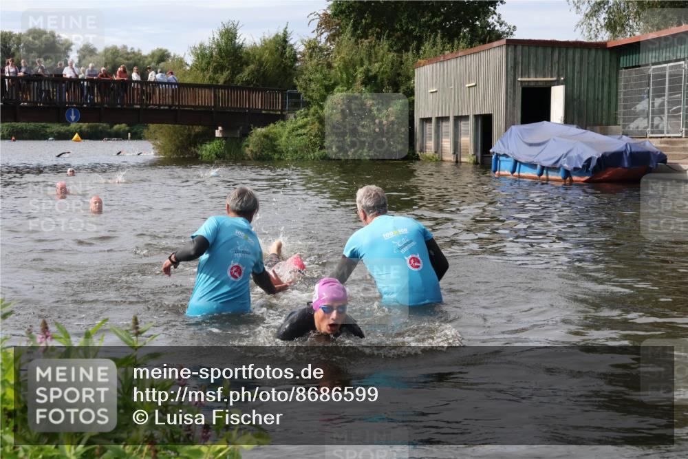 31.08.2025 - Elbe Triathlon Hamburg Luisa Fischer http://msf.ph/oto/8686599 31.08.2025 10:47:14 Schwimmen 1599, 1600 meine-sportfotos.de