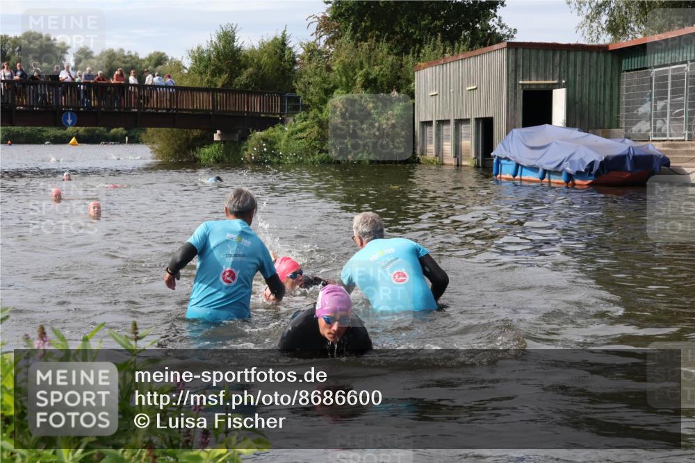 31.08.2025 - Elbe Triathlon Hamburg Luisa Fischer http://msf.ph/oto/8686600 31.08.2025 10:47:14 Schwimmen 1599, 1600 meine-sportfotos.de
