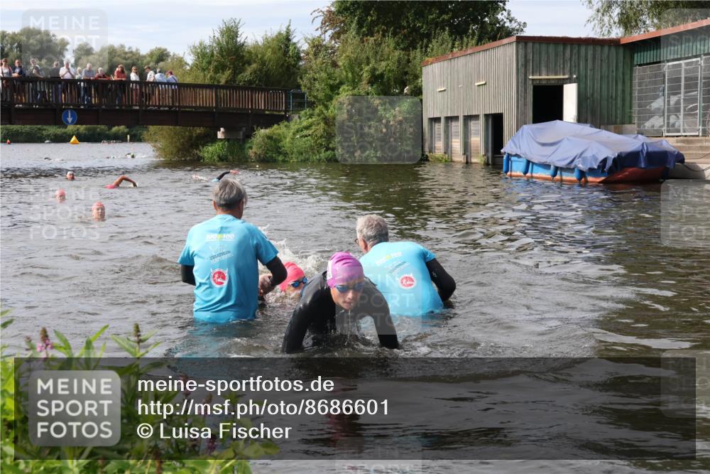 31.08.2025 - Elbe Triathlon Hamburg Luisa Fischer http://msf.ph/oto/8686601 31.08.2025 10:47:14 Schwimmen 1599, 1600 meine-sportfotos.de