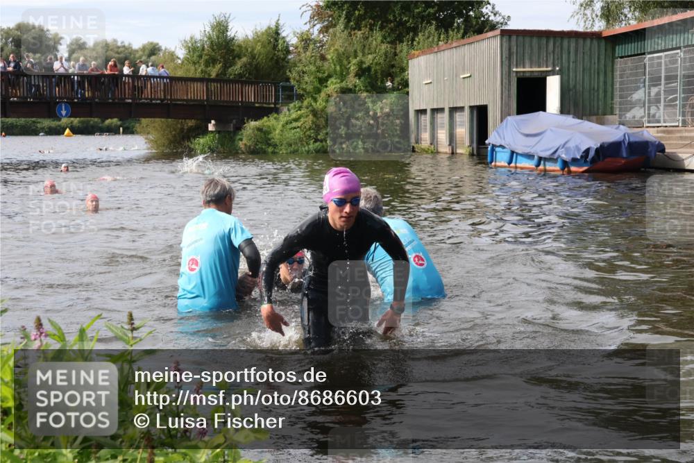 31.08.2025 - Elbe Triathlon Hamburg Luisa Fischer http://msf.ph/oto/8686603 31.08.2025 10:47:15 Schwimmen 1599, 1600 meine-sportfotos.de