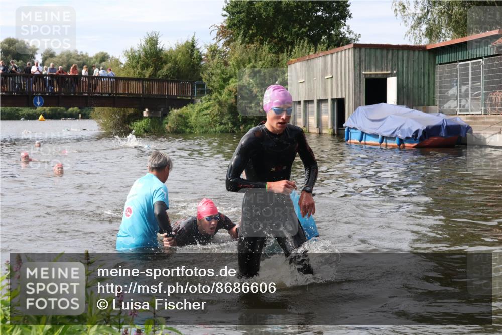 31.08.2025 - Elbe Triathlon Hamburg Luisa Fischer http://msf.ph/oto/8686606 31.08.2025 10:47:15 Schwimmen 1599, 1600 meine-sportfotos.de