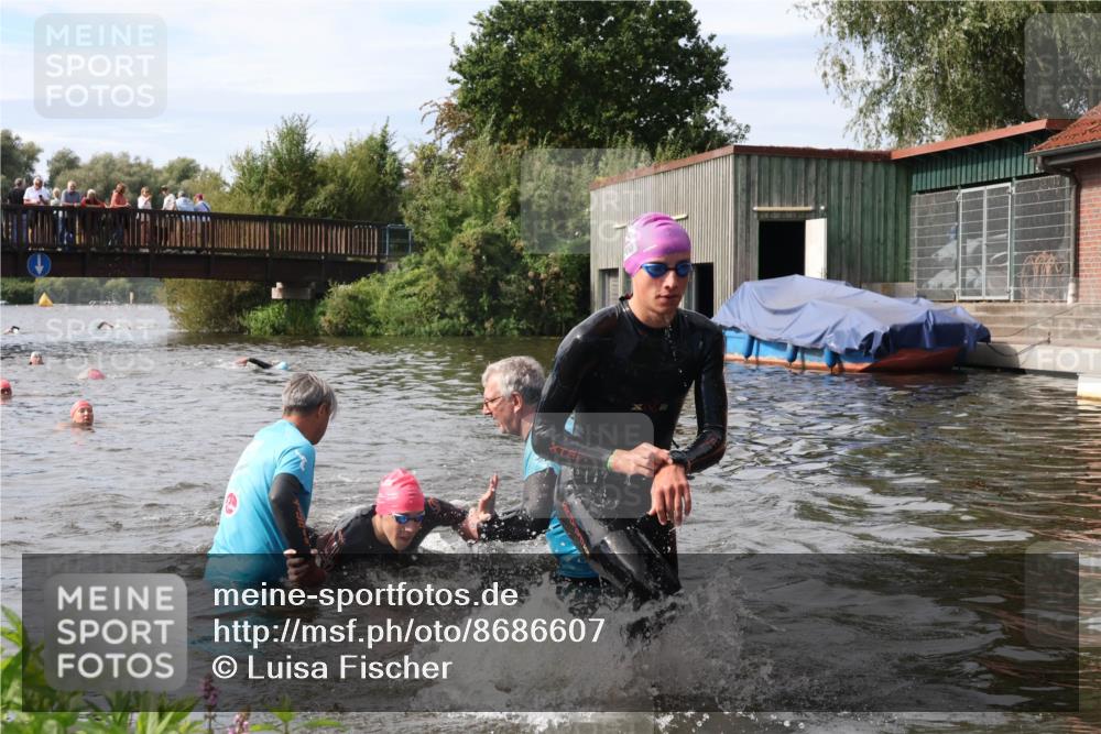 31.08.2025 - Elbe Triathlon Hamburg Luisa Fischer http://msf.ph/oto/8686607 31.08.2025 10:47:15 Schwimmen 1599, 1600 meine-sportfotos.de