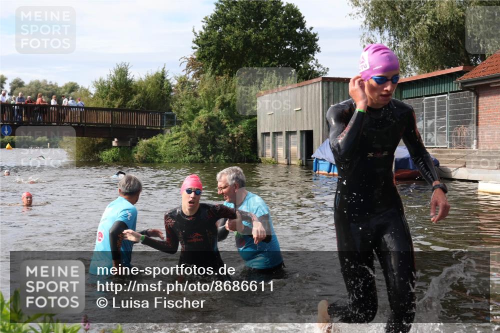 31.08.2025 - Elbe Triathlon Hamburg Luisa Fischer http://msf.ph/oto/8686611 31.08.2025 10:47:16 Schwimmen 1599, 1600 meine-sportfotos.de