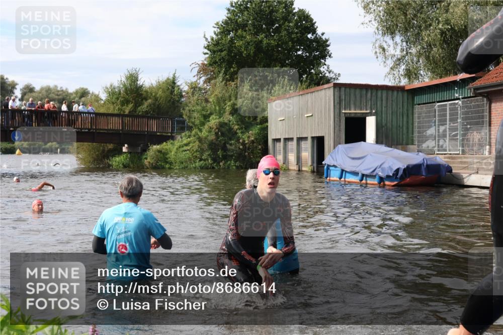 31.08.2025 - Elbe Triathlon Hamburg Luisa Fischer http://msf.ph/oto/8686614 31.08.2025 10:47:17 Schwimmen 1599, 1600 meine-sportfotos.de