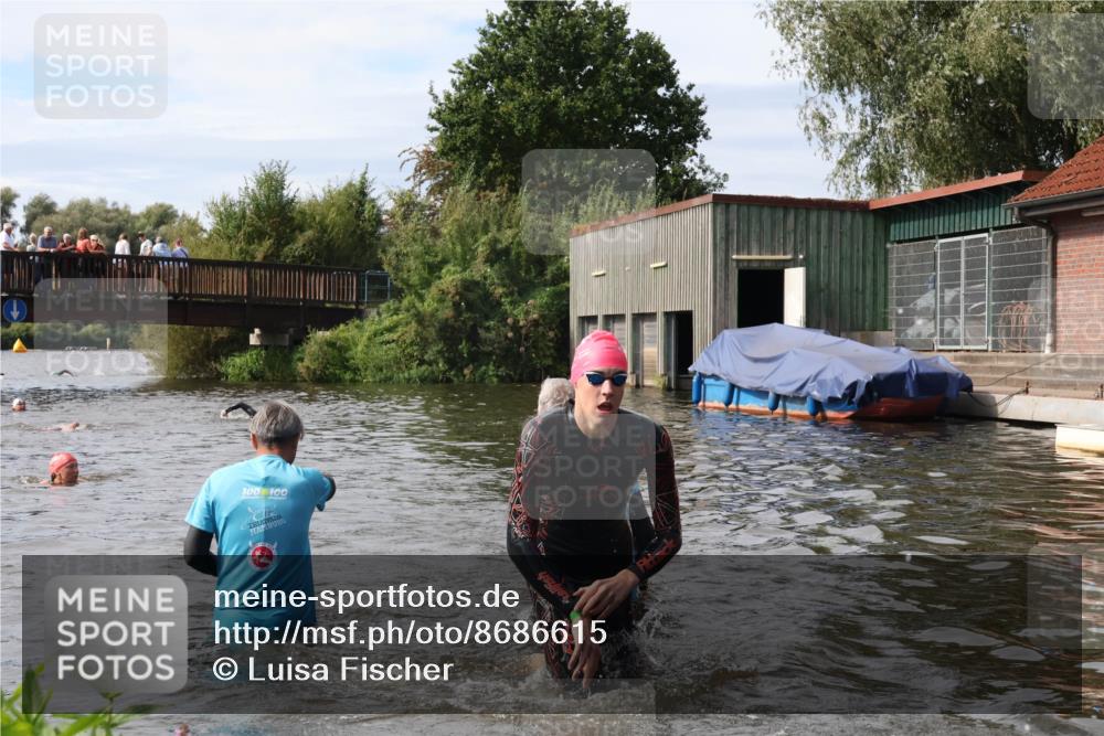31.08.2025 - Elbe Triathlon Hamburg Luisa Fischer http://msf.ph/oto/8686615 31.08.2025 10:47:17 Schwimmen 1599, 1600 meine-sportfotos.de