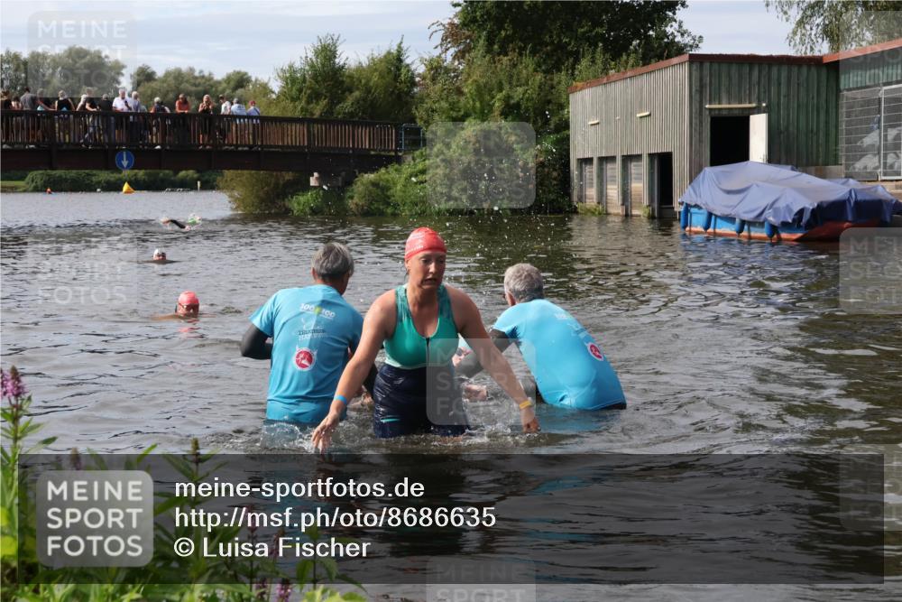 31.08.2025 - Elbe Triathlon Hamburg Luisa Fischer http://msf.ph/oto/8686635 31.08.2025 10:47:35 Schwimmen 1453, 1588, 1601 meine-sportfotos.de