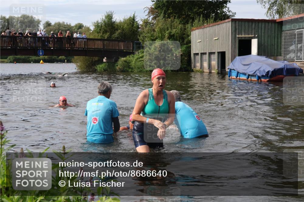 31.08.2025 - Elbe Triathlon Hamburg Luisa Fischer http://msf.ph/oto/8686640 31.08.2025 10:47:36 Schwimmen 1453, 1588, 1601 meine-sportfotos.de