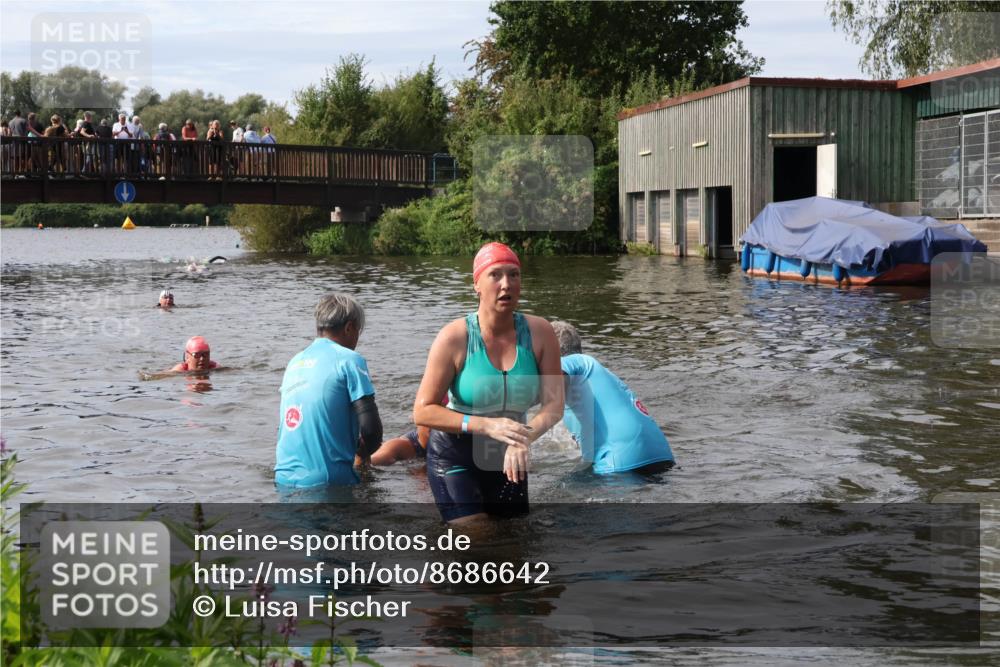 31.08.2025 - Elbe Triathlon Hamburg Luisa Fischer http://msf.ph/oto/8686642 31.08.2025 10:47:36 Schwimmen 1453, 1588, 1601 meine-sportfotos.de