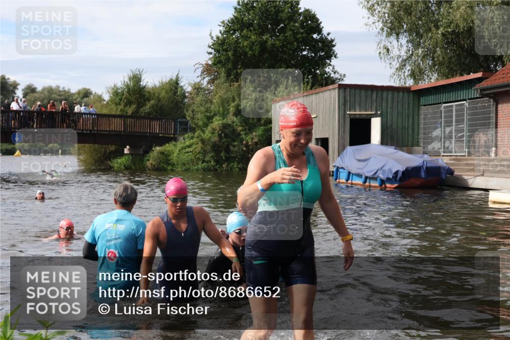 31.08.2025 - Elbe Triathlon Hamburg Luisa Fischer http://msf.ph/oto/8686652 31.08.2025 10:47:38 Schwimmen 1453, 1588, 1601 meine-sportfotos.de