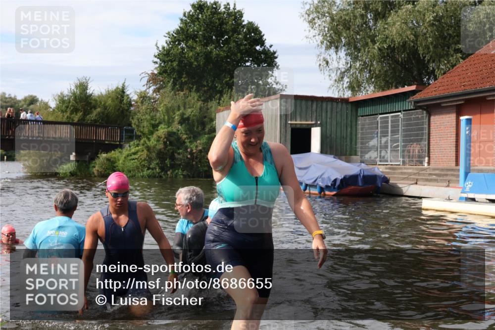 31.08.2025 - Elbe Triathlon Hamburg Luisa Fischer http://msf.ph/oto/8686655 31.08.2025 10:47:39 Schwimmen 1453, 1588, 1601 meine-sportfotos.de