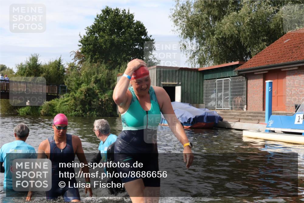 31.08.2025 - Elbe Triathlon Hamburg Luisa Fischer http://msf.ph/oto/8686656 31.08.2025 10:47:39 Schwimmen 1453, 1588, 1601 meine-sportfotos.de