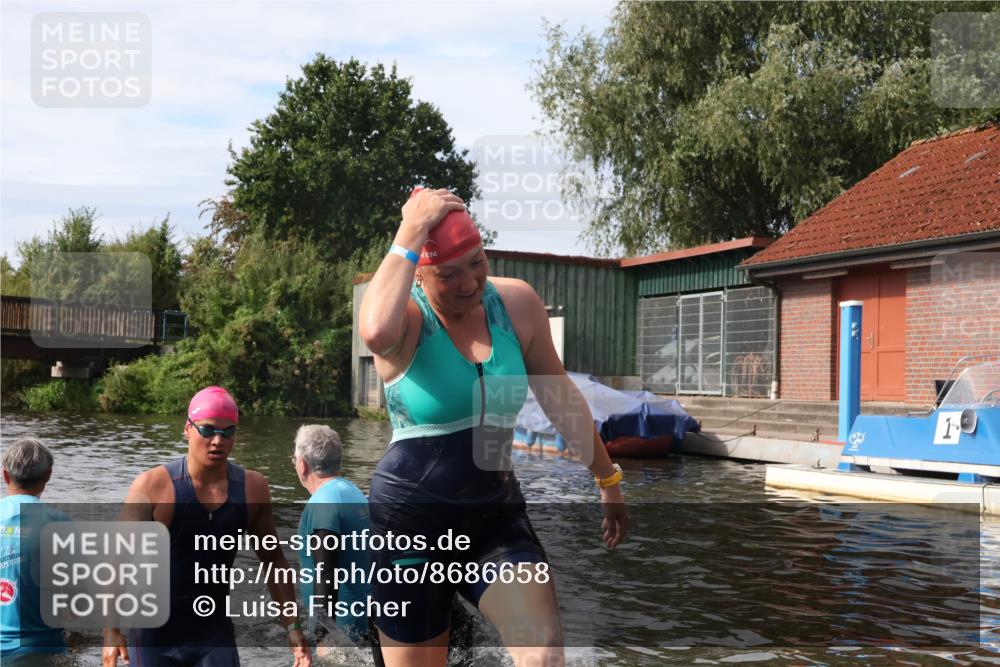 31.08.2025 - Elbe Triathlon Hamburg Luisa Fischer http://msf.ph/oto/8686658 31.08.2025 10:47:39 Schwimmen 1453, 1588, 1601 meine-sportfotos.de