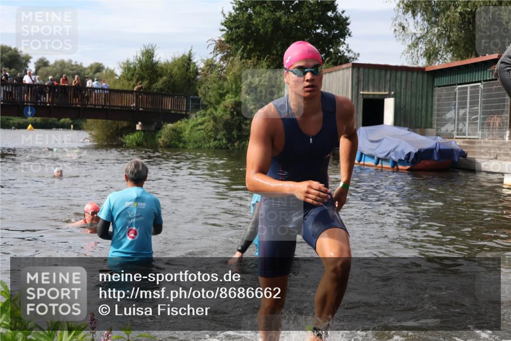 31.08.2025 - Elbe Triathlon Hamburg Luisa Fischer http://msf.ph/oto/8686662 31.08.2025 10:47:41 Schwimmen 1453, 1588, 1601 meine-sportfotos.de