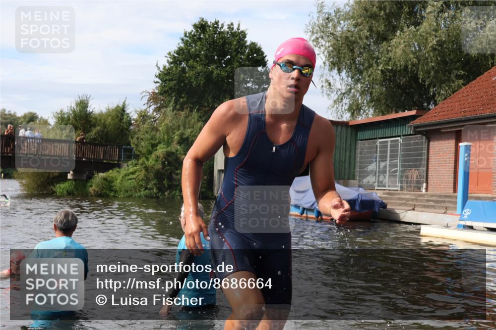 31.08.2025 - Elbe Triathlon Hamburg Luisa Fischer http://msf.ph/oto/8686664 31.08.2025 10:47:41 Schwimmen 1453, 1588, 1601 meine-sportfotos.de