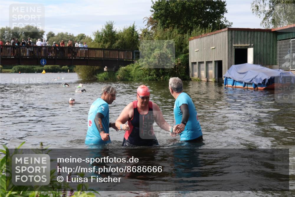 31.08.2025 - Elbe Triathlon Hamburg Luisa Fischer http://msf.ph/oto/8686666 31.08.2025 10:47:49 Schwimmen 1456 meine-sportfotos.de