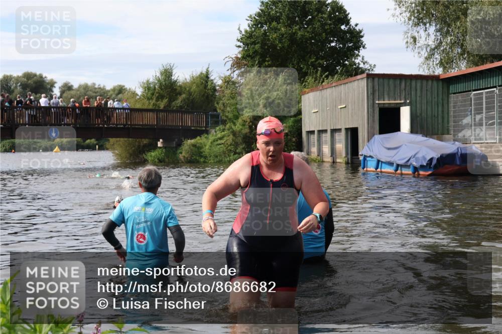31.08.2025 - Elbe Triathlon Hamburg Luisa Fischer http://msf.ph/oto/8686682 31.08.2025 10:47:52 Schwimmen 1456 meine-sportfotos.de