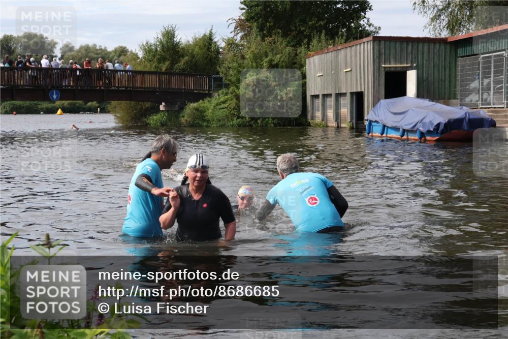 31.08.2025 - Elbe Triathlon Hamburg Luisa Fischer http://msf.ph/oto/8686685 31.08.2025 10:48:08 Schwimmen 1464, 1523, 1615 meine-sportfotos.de