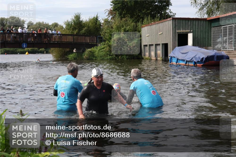 31.08.2025 - Elbe Triathlon Hamburg Luisa Fischer http://msf.ph/oto/8686688 31.08.2025 10:48:08 Schwimmen 1464, 1523, 1615 meine-sportfotos.de