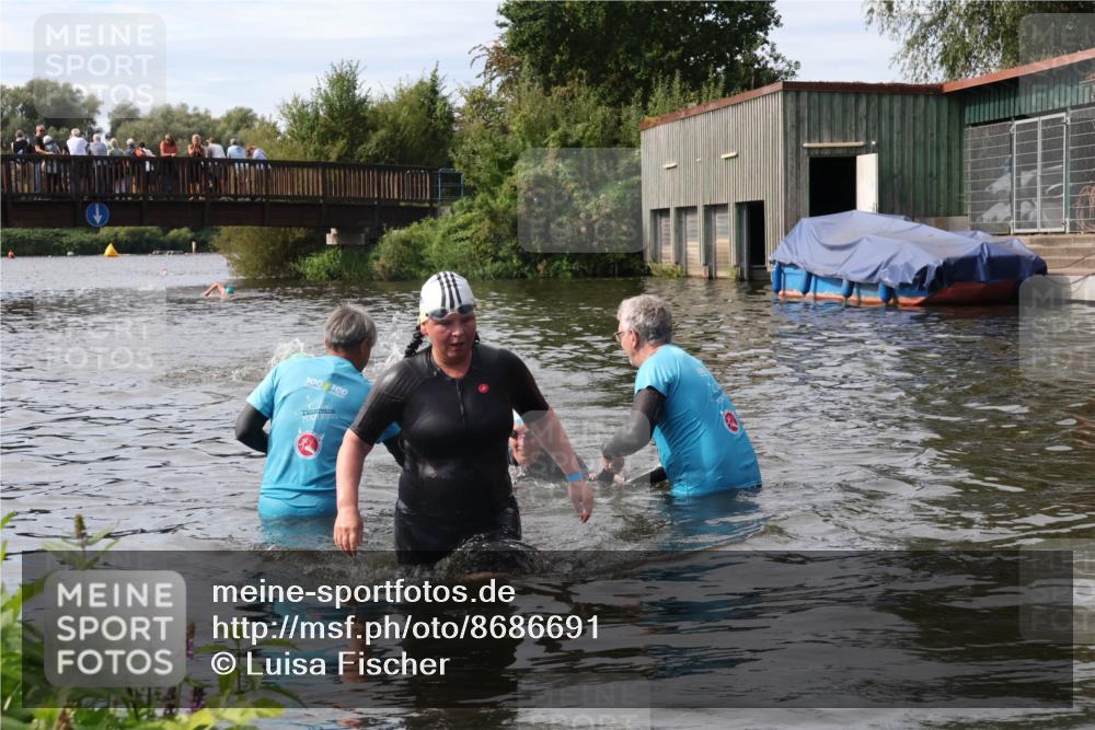 31.08.2025 - Elbe Triathlon Hamburg Luisa Fischer http://msf.ph/oto/8686691 31.08.2025 10:48:09 Schwimmen 1464, 1523, 1615 meine-sportfotos.de