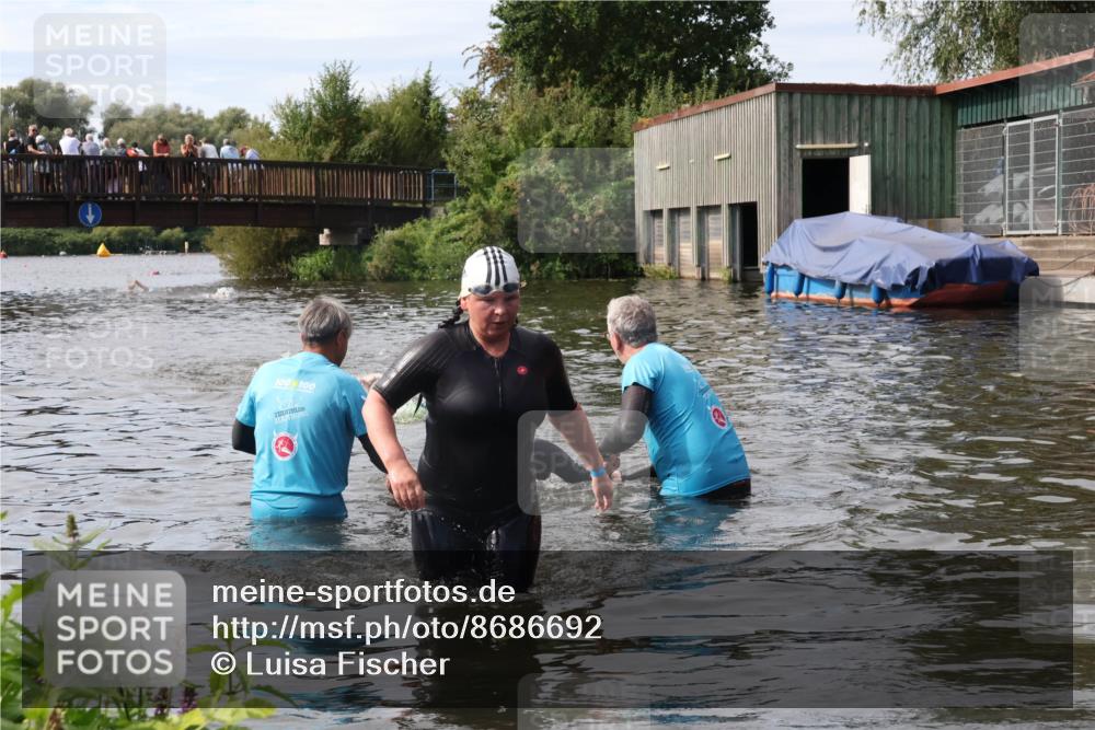 31.08.2025 - Elbe Triathlon Hamburg Luisa Fischer http://msf.ph/oto/8686692 31.08.2025 10:48:09 Schwimmen 1464, 1523, 1615 meine-sportfotos.de