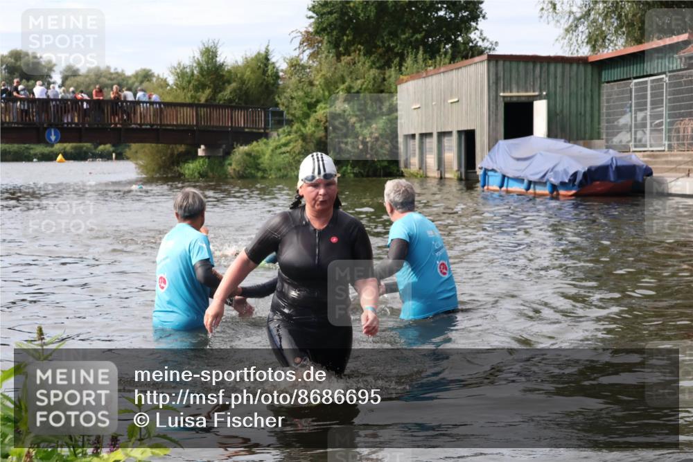 31.08.2025 - Elbe Triathlon Hamburg Luisa Fischer http://msf.ph/oto/8686695 31.08.2025 10:48:10 Schwimmen 1464, 1523, 1615 meine-sportfotos.de