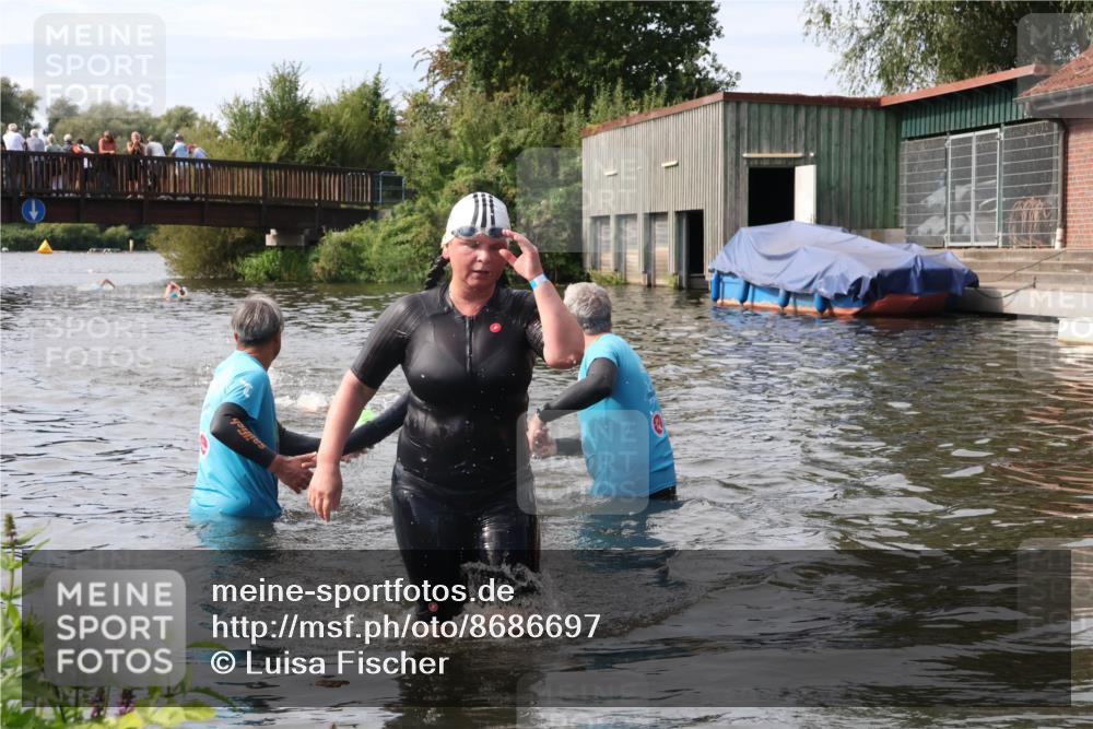 31.08.2025 - Elbe Triathlon Hamburg Luisa Fischer http://msf.ph/oto/8686697 31.08.2025 10:48:10 Schwimmen 1464, 1523, 1615 meine-sportfotos.de