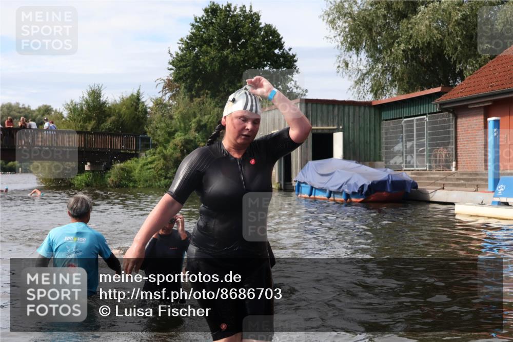 31.08.2025 - Elbe Triathlon Hamburg Luisa Fischer http://msf.ph/oto/8686703 31.08.2025 10:48:11 Schwimmen 1464, 1523, 1615 meine-sportfotos.de