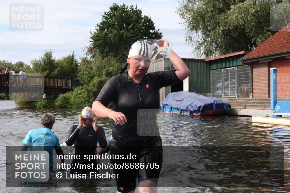 31.08.2025 - Elbe Triathlon Hamburg Luisa Fischer http://msf.ph/oto/8686705 31.08.2025 10:48:11 Schwimmen 1464, 1523, 1615 meine-sportfotos.de