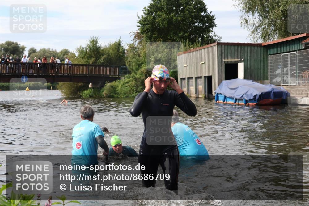 31.08.2025 - Elbe Triathlon Hamburg Luisa Fischer http://msf.ph/oto/8686709 31.08.2025 10:48:13 Schwimmen 1464, 1523, 1575, 1615 meine-sportfotos.de
