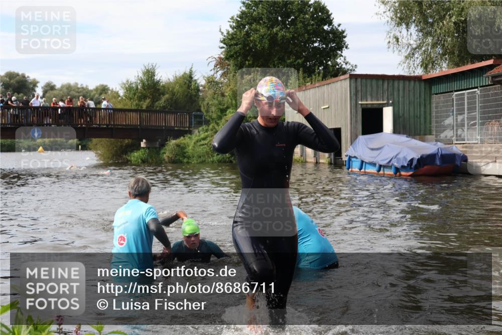 31.08.2025 - Elbe Triathlon Hamburg Luisa Fischer http://msf.ph/oto/8686711 31.08.2025 10:48:13 Schwimmen 1464, 1523, 1575, 1615 meine-sportfotos.de