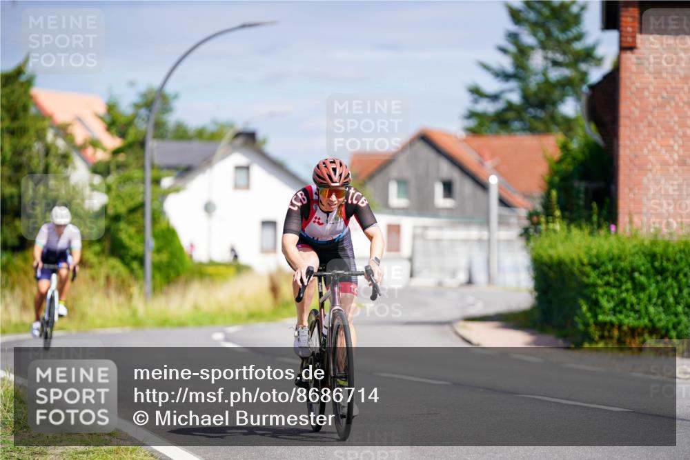 31.08.2025 - Elbe Triathlon Hamburg Michael Burmester http://msf.ph/oto/8686714 31.08.2025 14:43:57 Radfahren 127, 136 meine-sportfotos.de