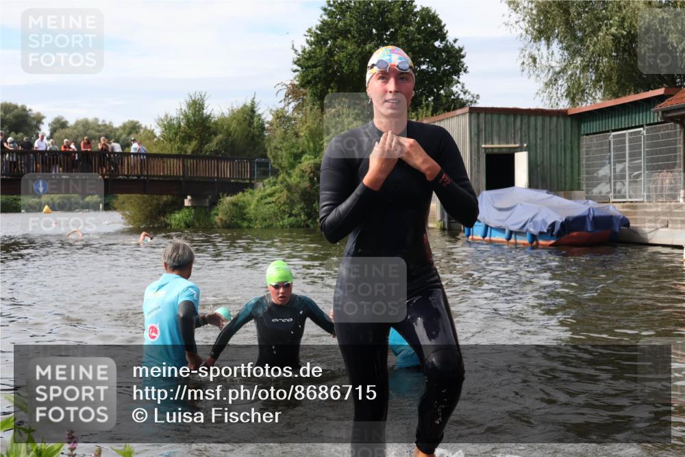 31.08.2025 - Elbe Triathlon Hamburg Luisa Fischer http://msf.ph/oto/8686715 31.08.2025 10:48:14 Schwimmen 1464, 1523, 1575, 1615 meine-sportfotos.de
