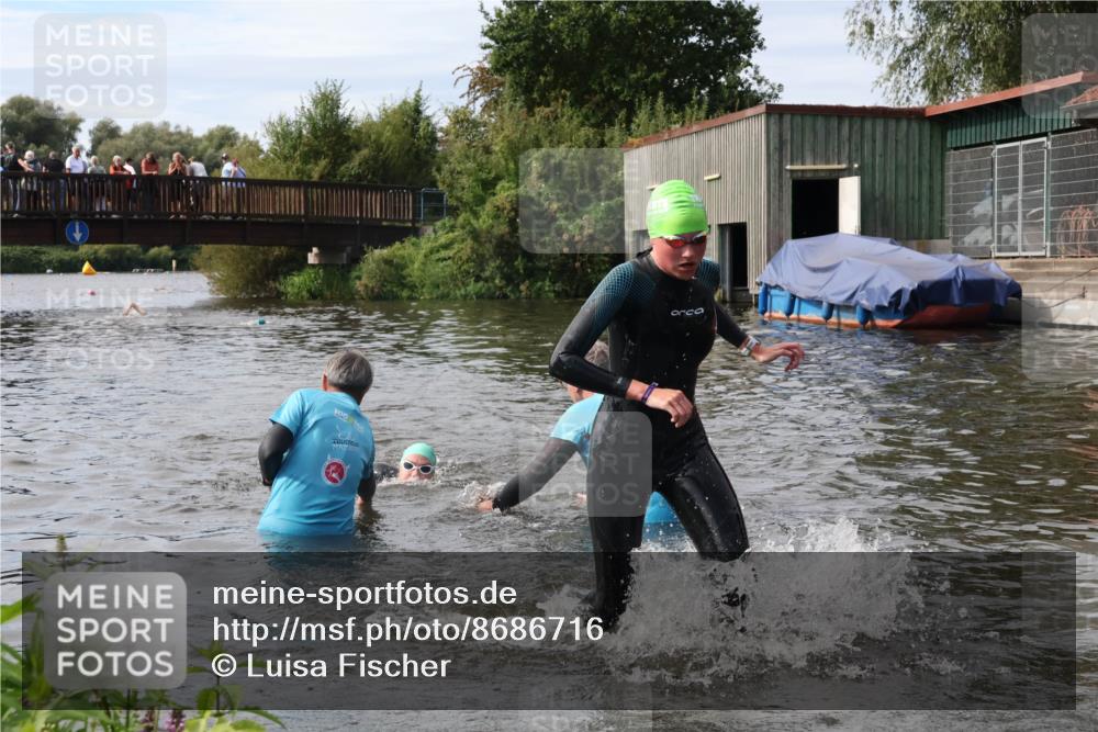 31.08.2025 - Elbe Triathlon Hamburg Luisa Fischer http://msf.ph/oto/8686716 31.08.2025 10:48:16 Schwimmen 1464, 1523, 1575, 1615 meine-sportfotos.de