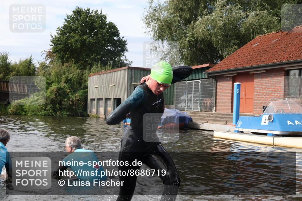31.08.2025 - Elbe Triathlon Hamburg Luisa Fischer http://msf.ph/oto/8686719 31.08.2025 10:48:17 Schwimmen 1464, 1523, 1575, 1615 meine-sportfotos.de
