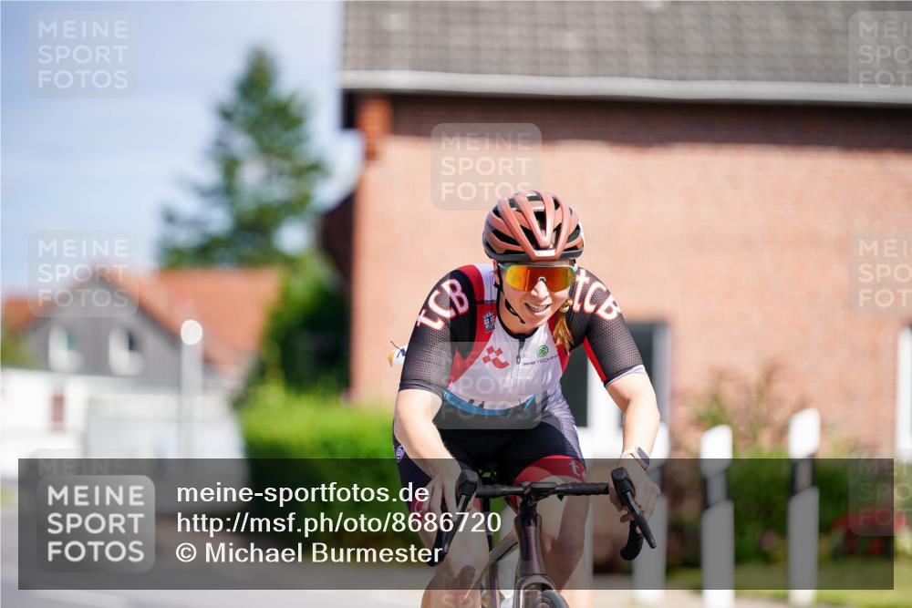 31.08.2025 - Elbe Triathlon Hamburg Michael Burmester http://msf.ph/oto/8686720 31.08.2025 14:43:58 Radfahren 127, 136 meine-sportfotos.de