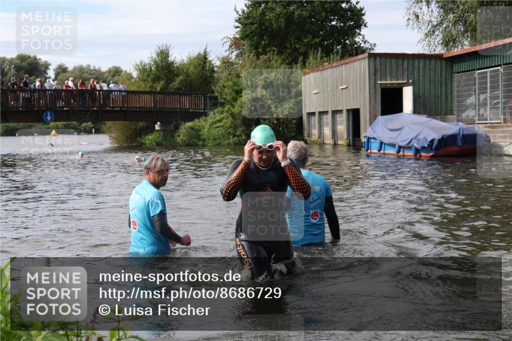 31.08.2025 - Elbe Triathlon Hamburg Luisa Fischer http://msf.ph/oto/8686729 31.08.2025 10:48:20 Schwimmen 1523, 1575, 1615 meine-sportfotos.de